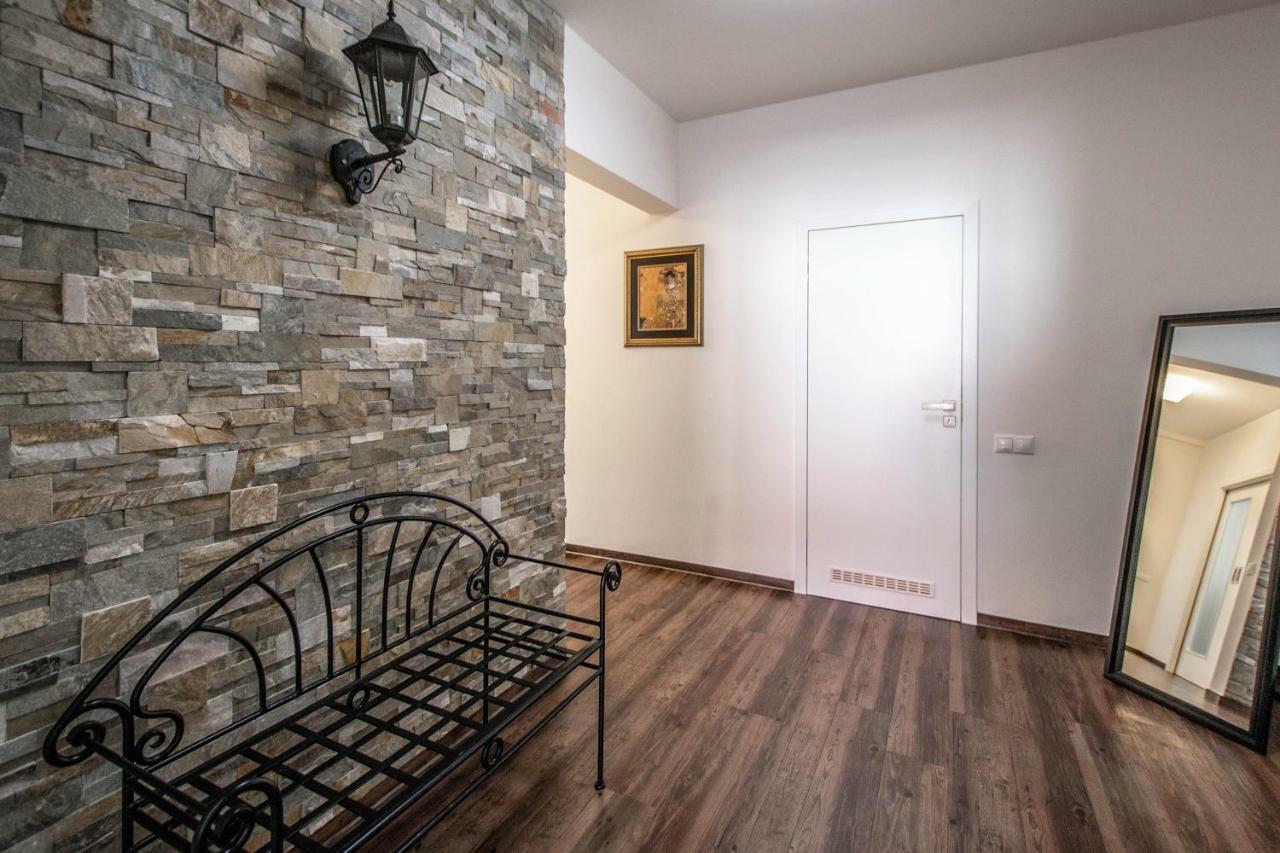 Unique Charles Bridge 2Bdr Apartment. Prag Exteriör bild