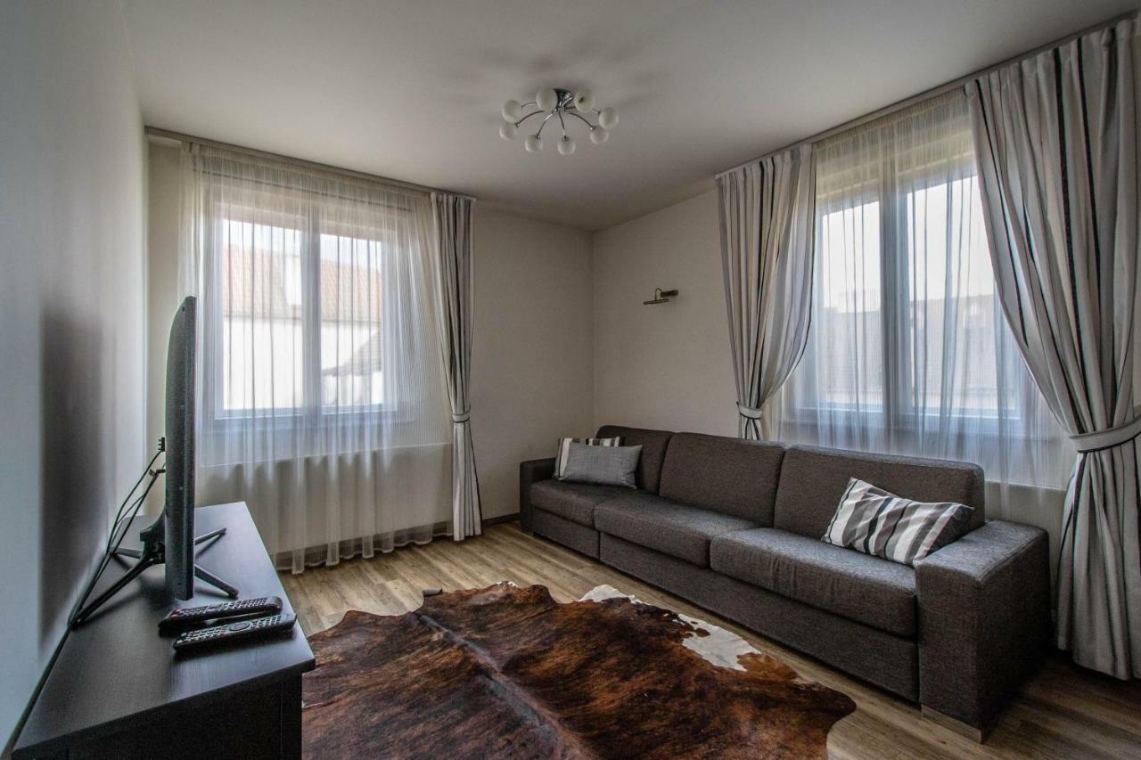 Unique Charles Bridge 2Bdr Apartment. Prag Exteriör bild