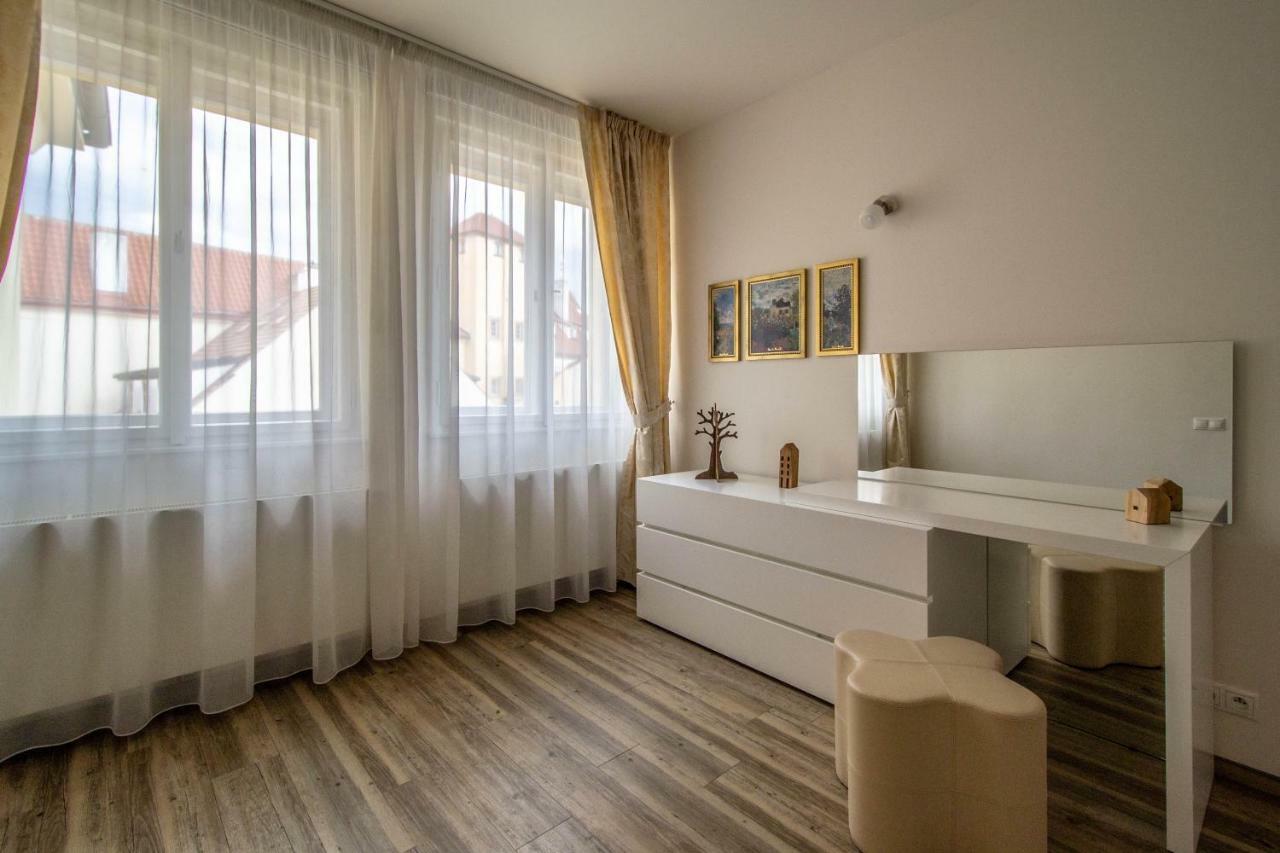 Unique Charles Bridge 2Bdr Apartment. Prag Exteriör bild
